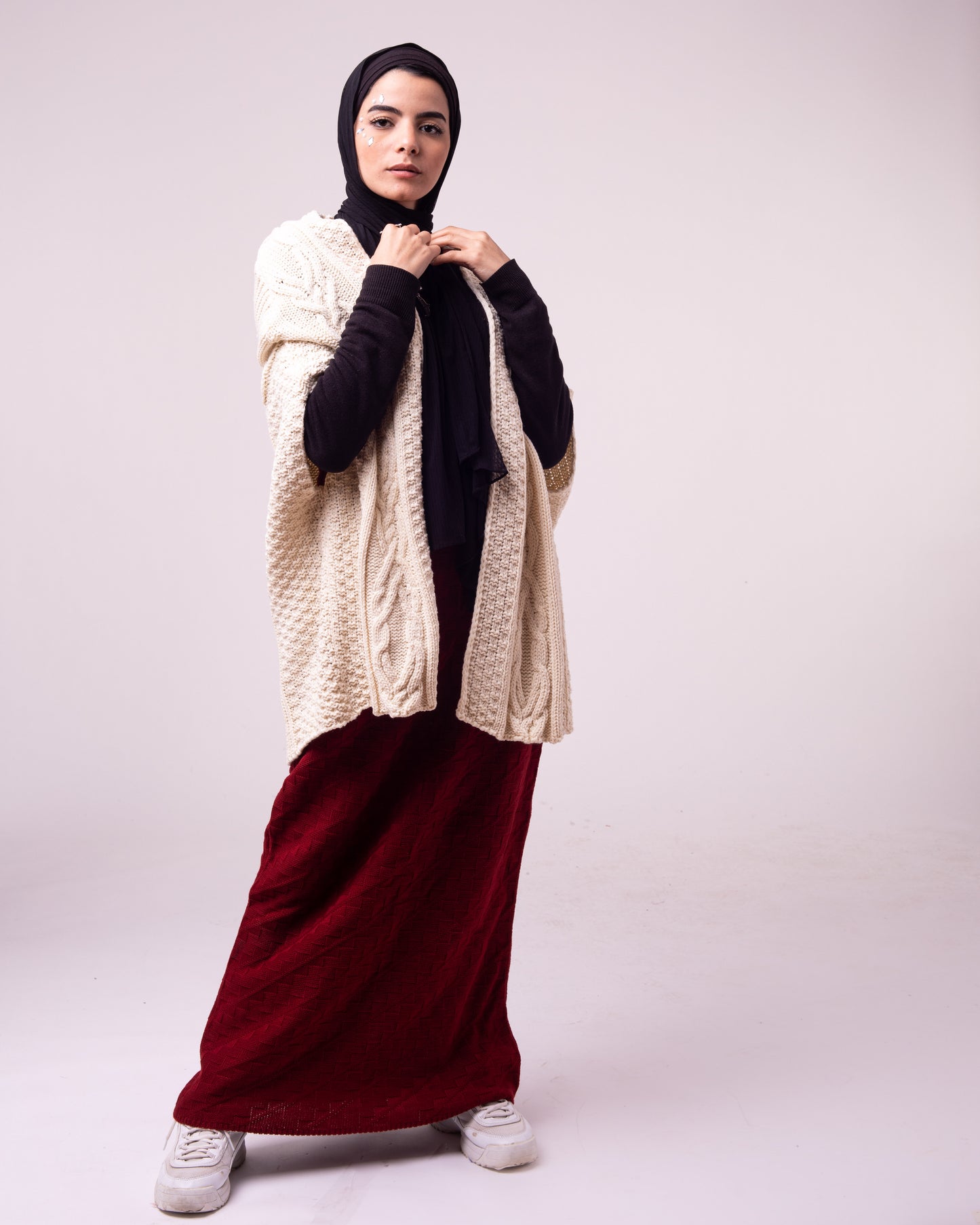 Knitted cap in off white