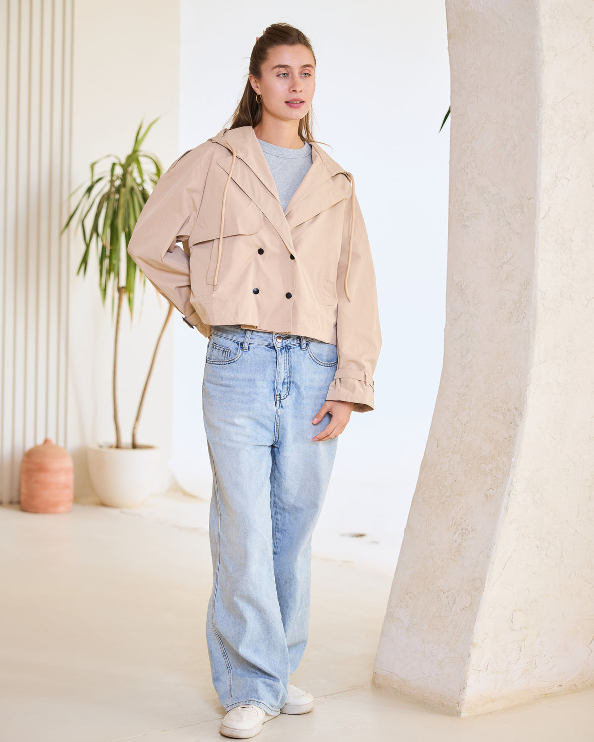 Hooded Cropped Trench Jacket – Classic Sand.