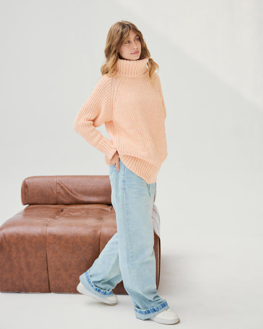Everyday cozy sweater in light salmon