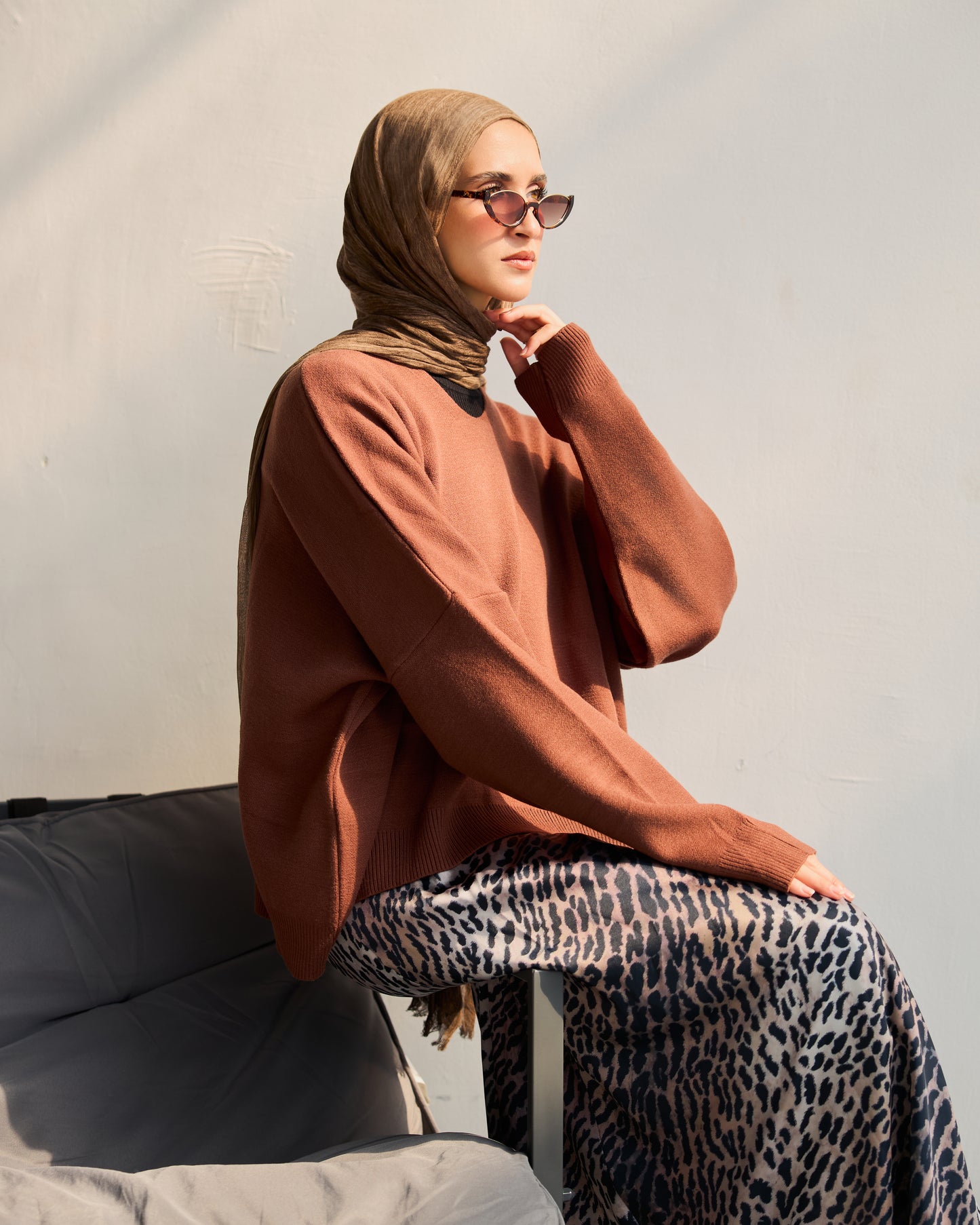 Oversized Round-neck Sweater in Brown