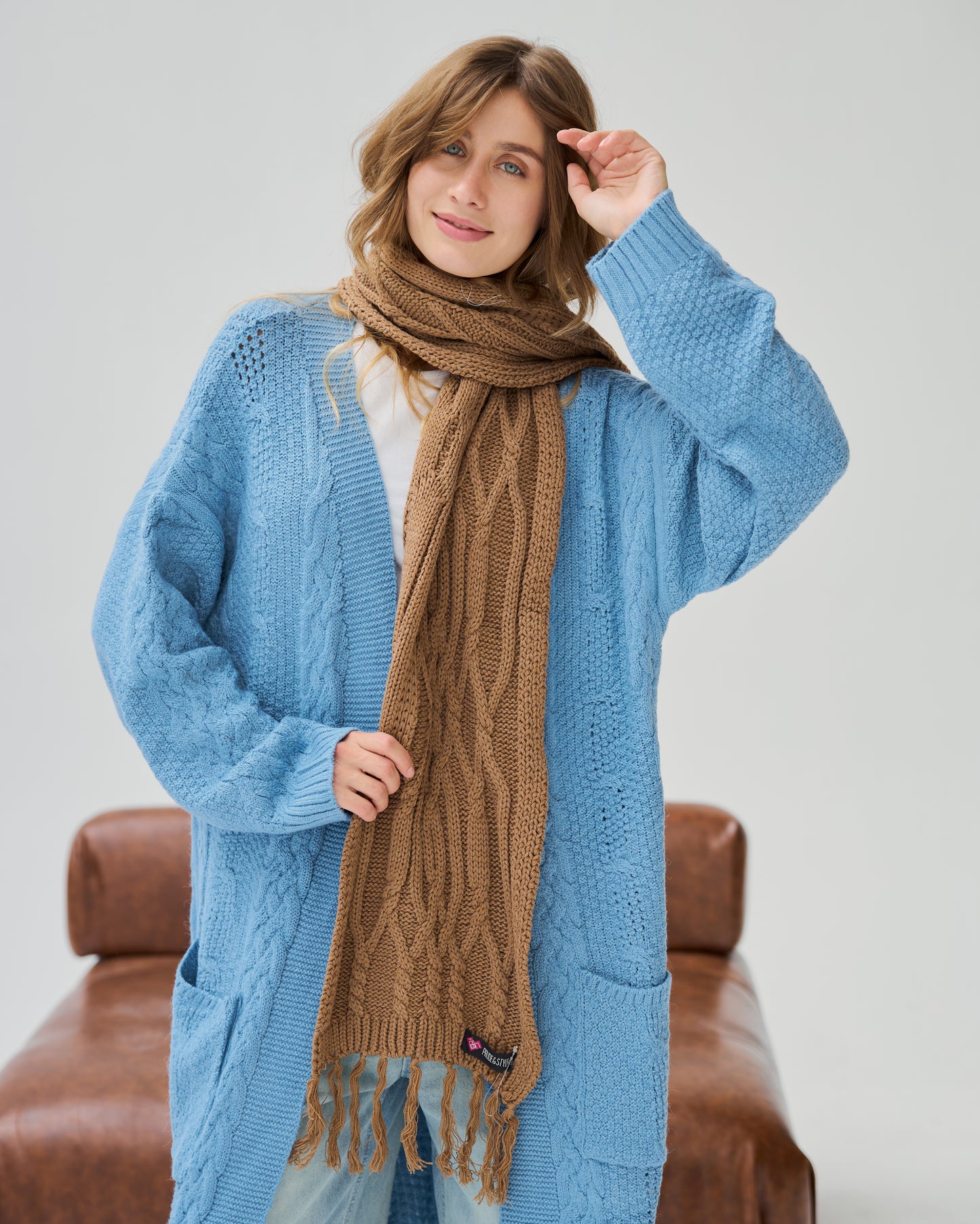 Cable-knit scarf in cafe