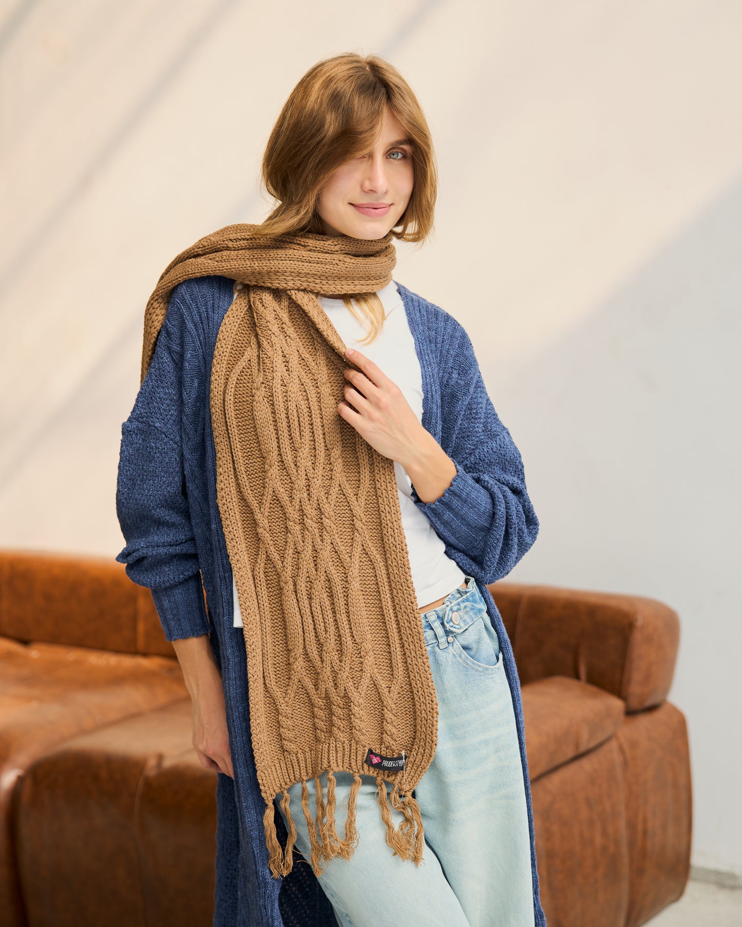 Cable-knit scarf in cafe