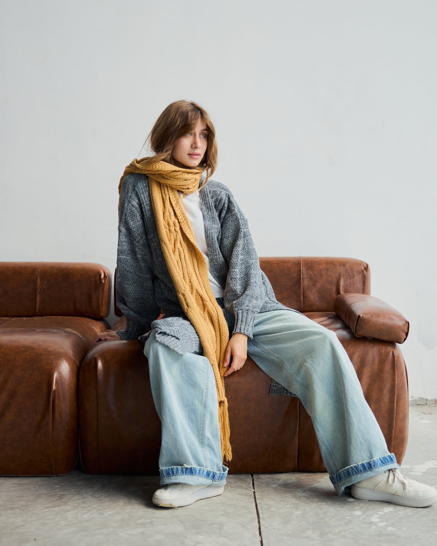 Cable knit scarf in camel
