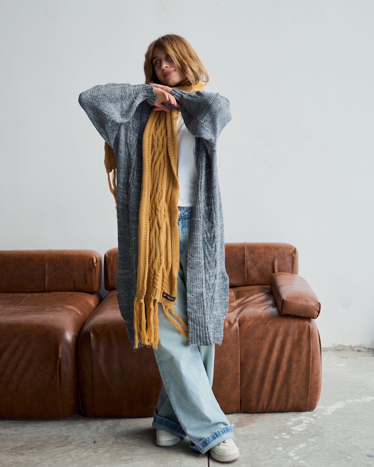 Cable knit scarf in camel