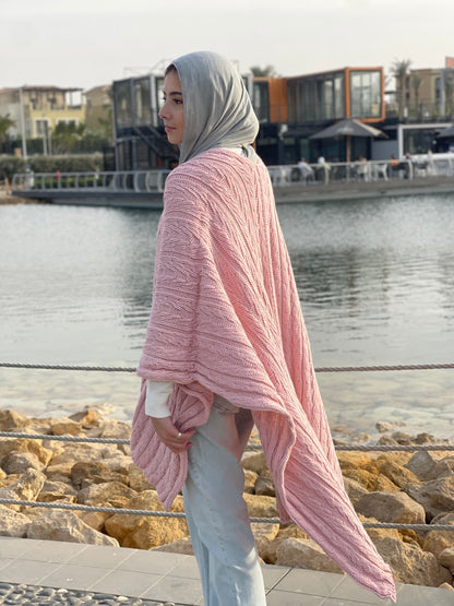 Cable-knitted Cape in pink