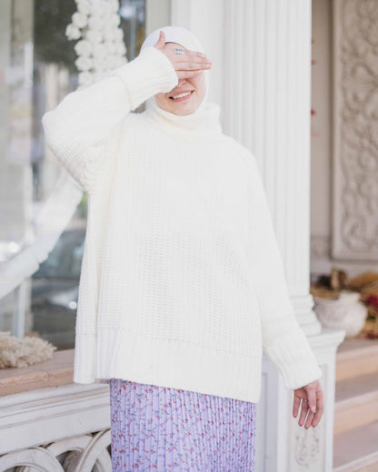 Everyday sweater in off white