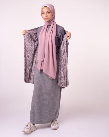 Knitted cap in grey rose