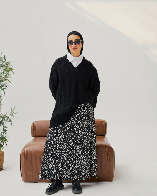 Cable-knit V-neck Sweater in Black