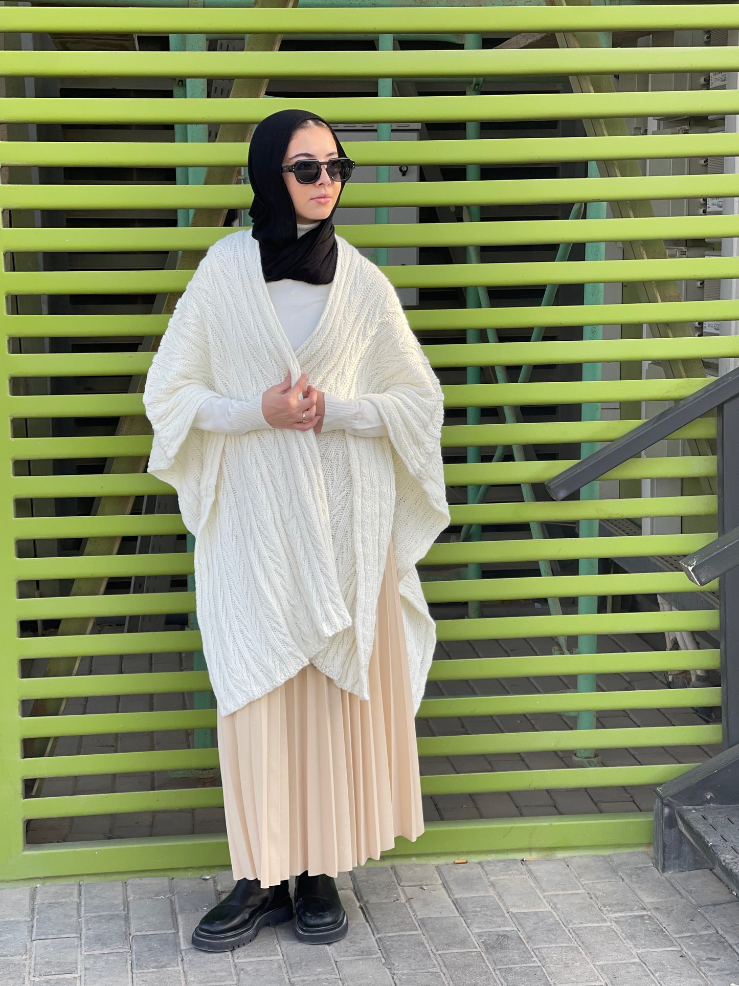 Cable-knitted Cape in off white