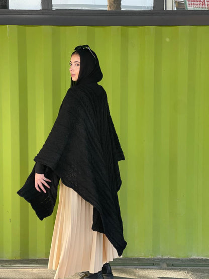 Cable-knitted Cape in black