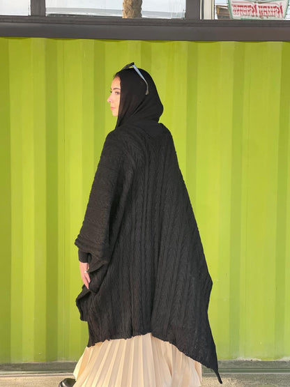 Cable-knitted Cape in black
