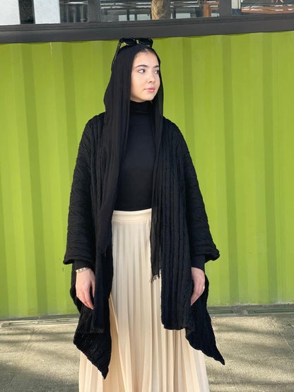 Cable-knitted Cape in black