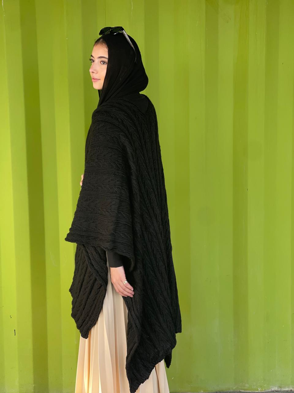 Cable-knitted Cape in black