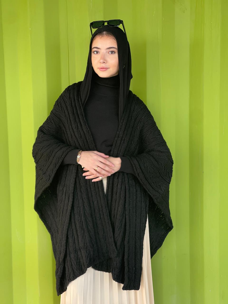 Cable-knitted Cape in black