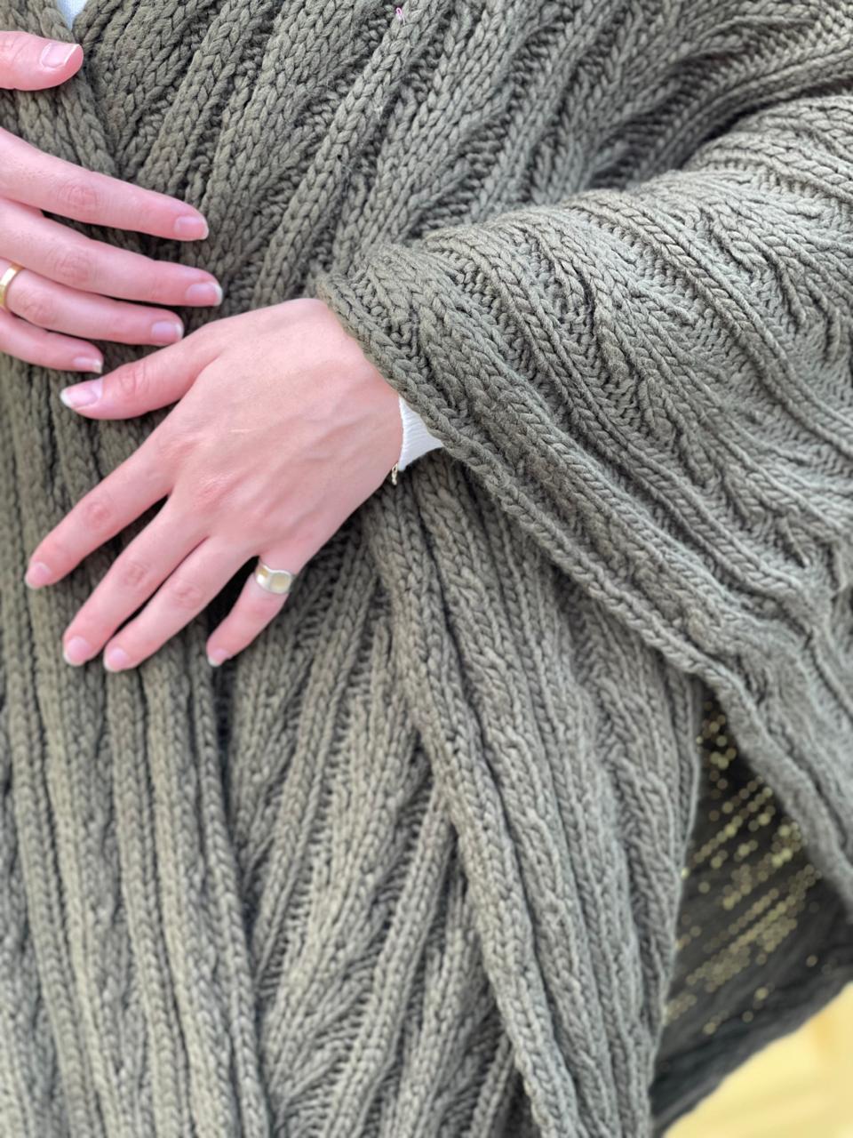 Cable-knitted Cape in Olive