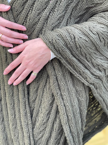 Cable-knitted Cape in Olive