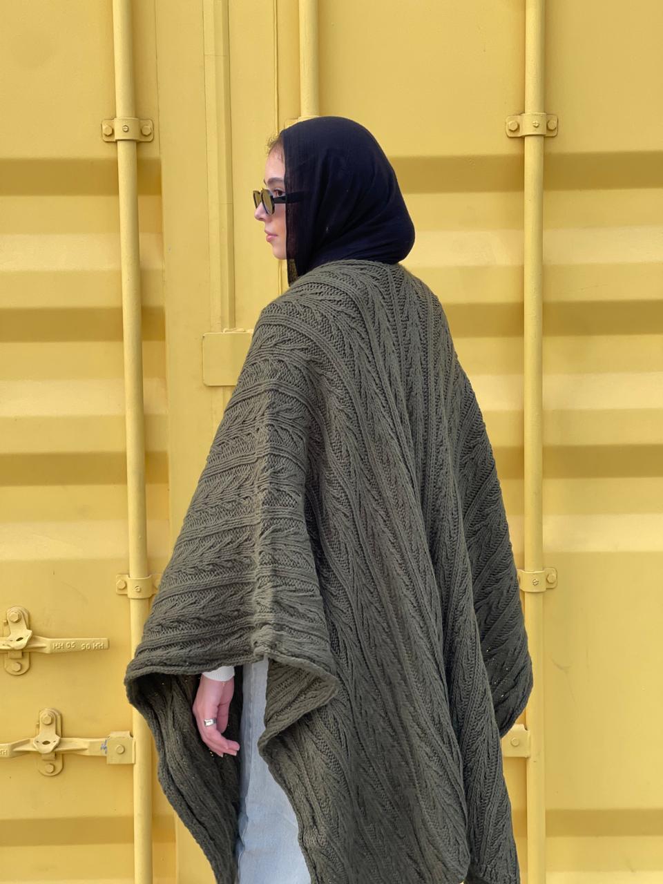 Cable-knitted Cape in Olive