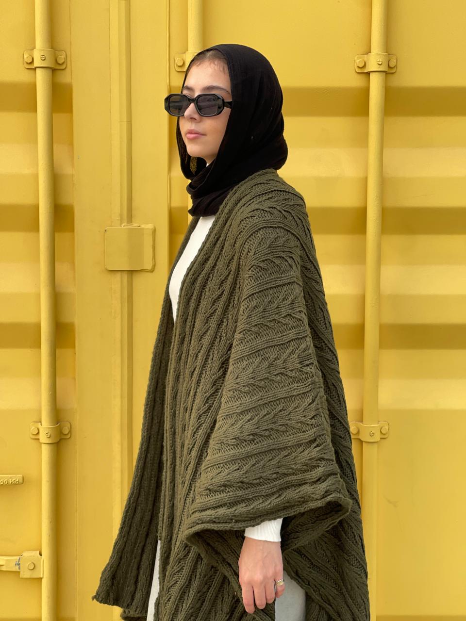 Cable-knitted Cape in Olive