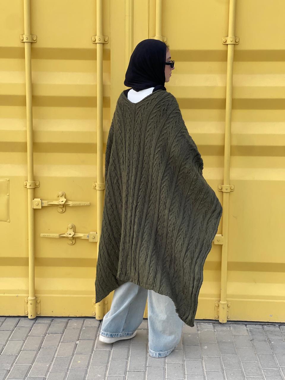 Cable-knitted Cape in Olive