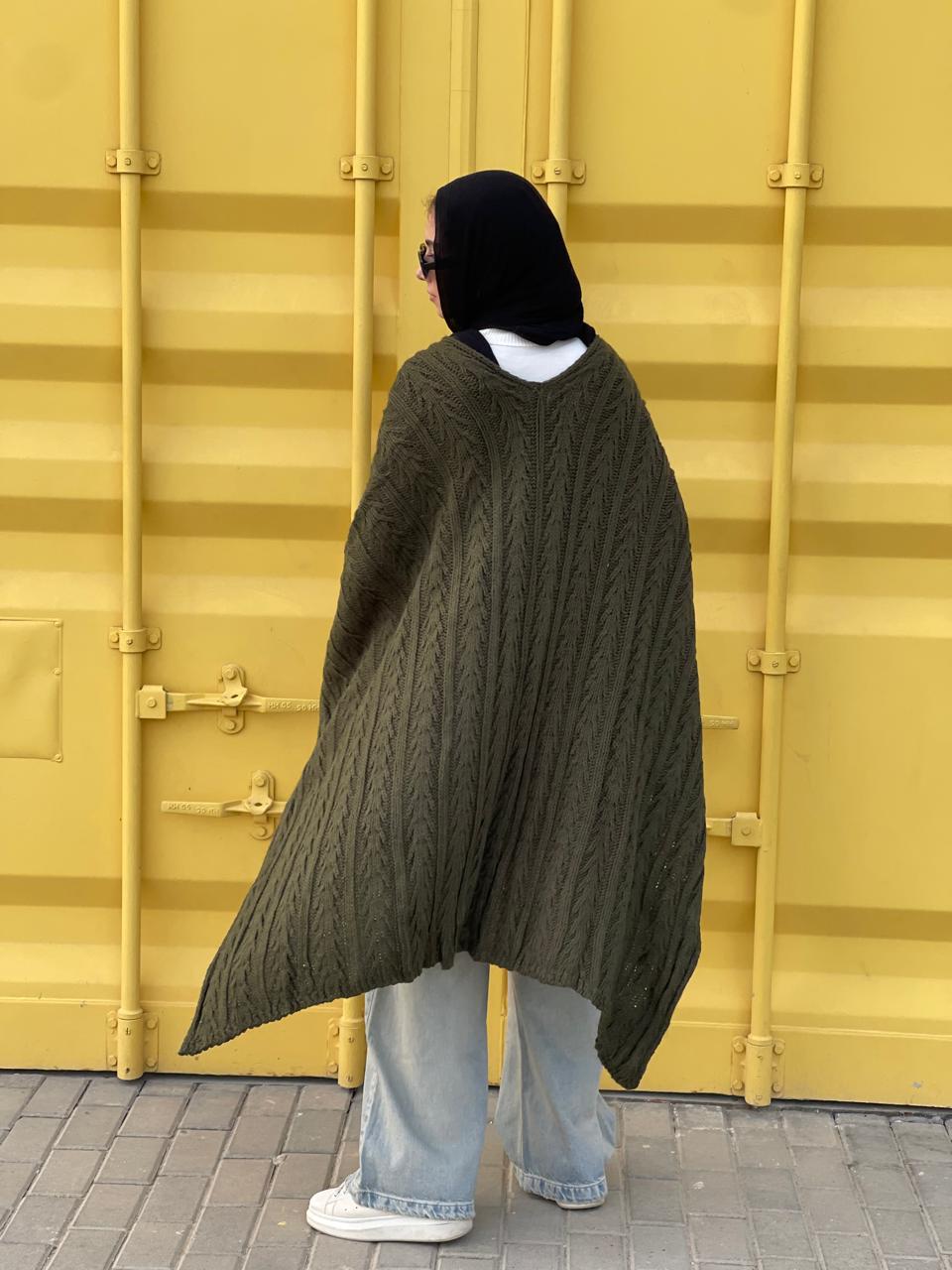 Cable-knitted Cape in Olive