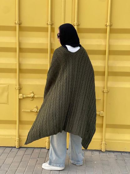Cable-knitted Cape in Olive