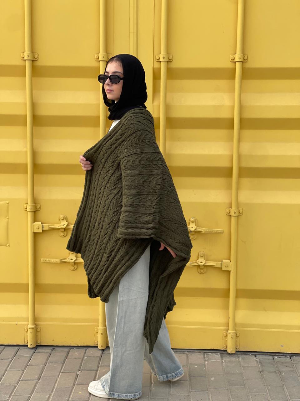 Cable-knitted Cape in Olive