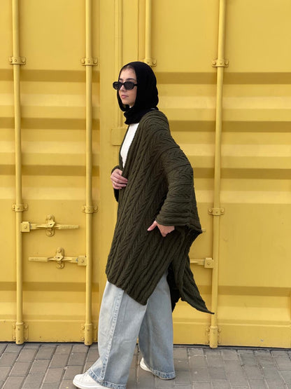 Cable-knitted Cape in Olive