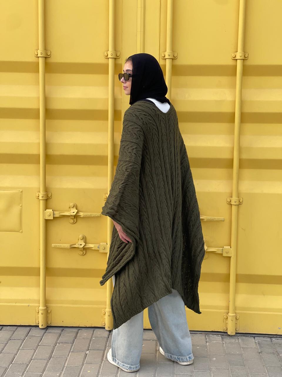 Cable-knitted Cape in Olive