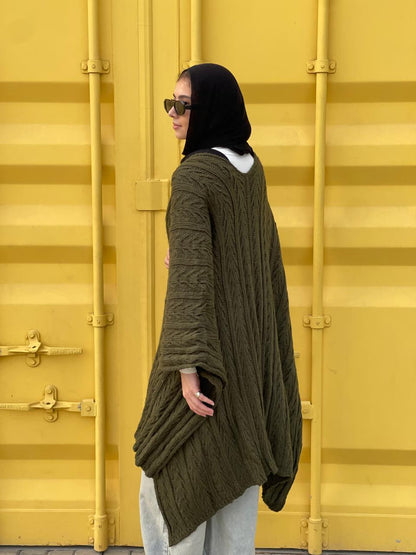 Cable-knitted Cape in Olive