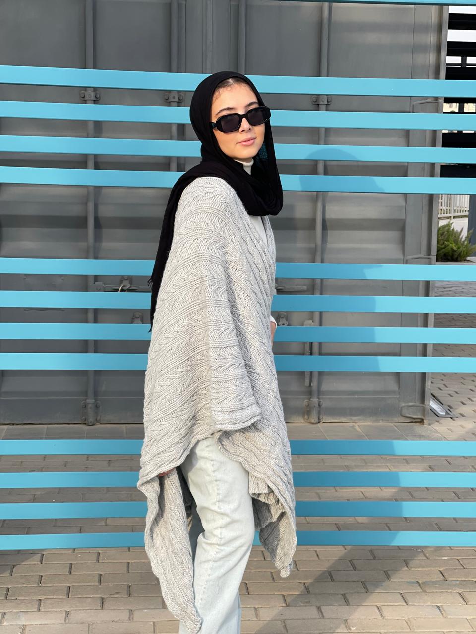 Cable-Knitted Cape in Grey