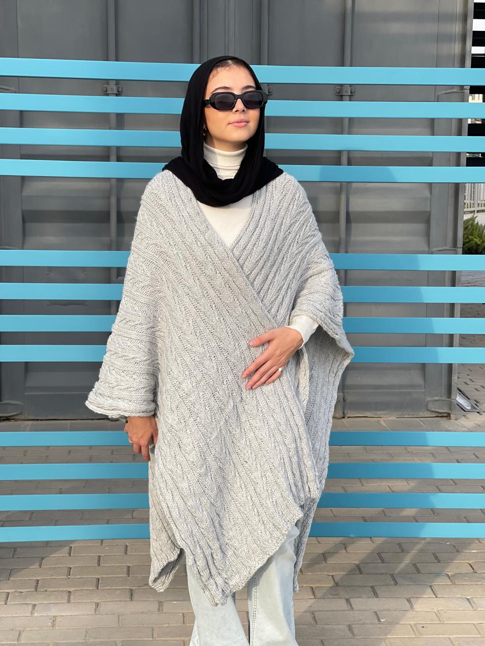 Cable-Knitted Cape in Grey