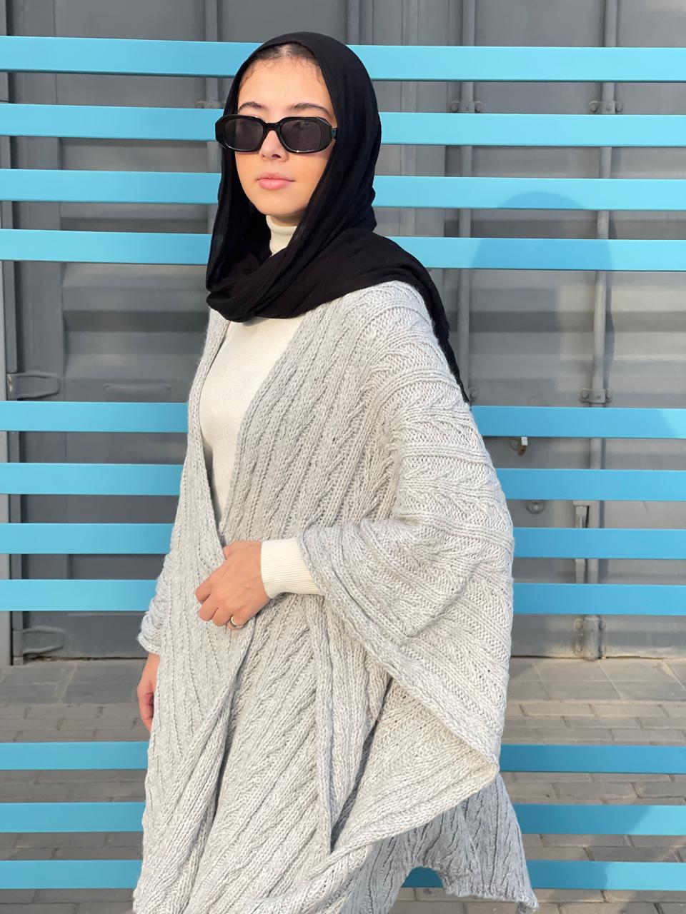 Cable-Knitted Cape in Grey
