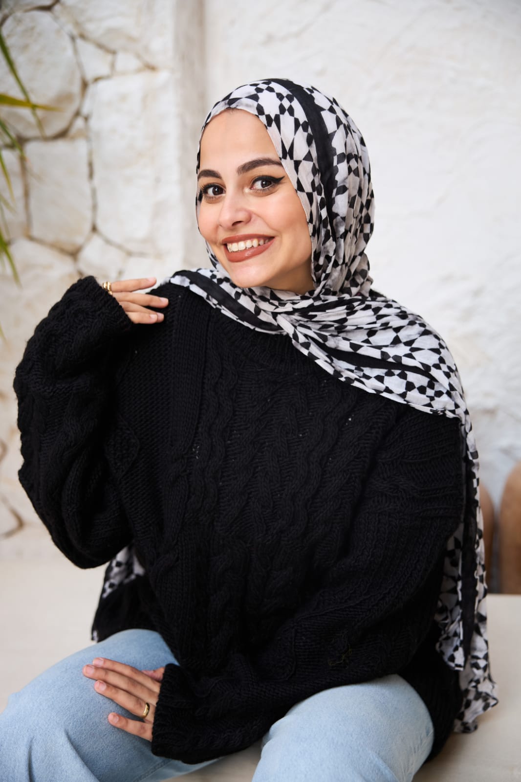 Cable-knit Pullover in Black