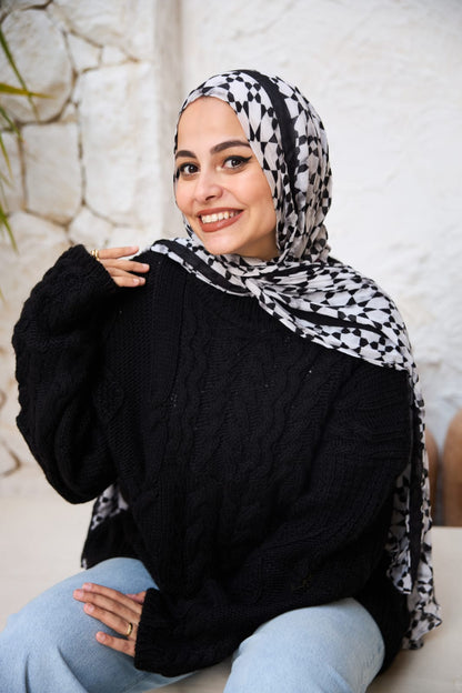 Cable-knit Pullover in Black