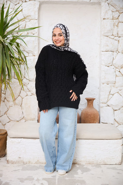 Cable-knit Pullover in Black