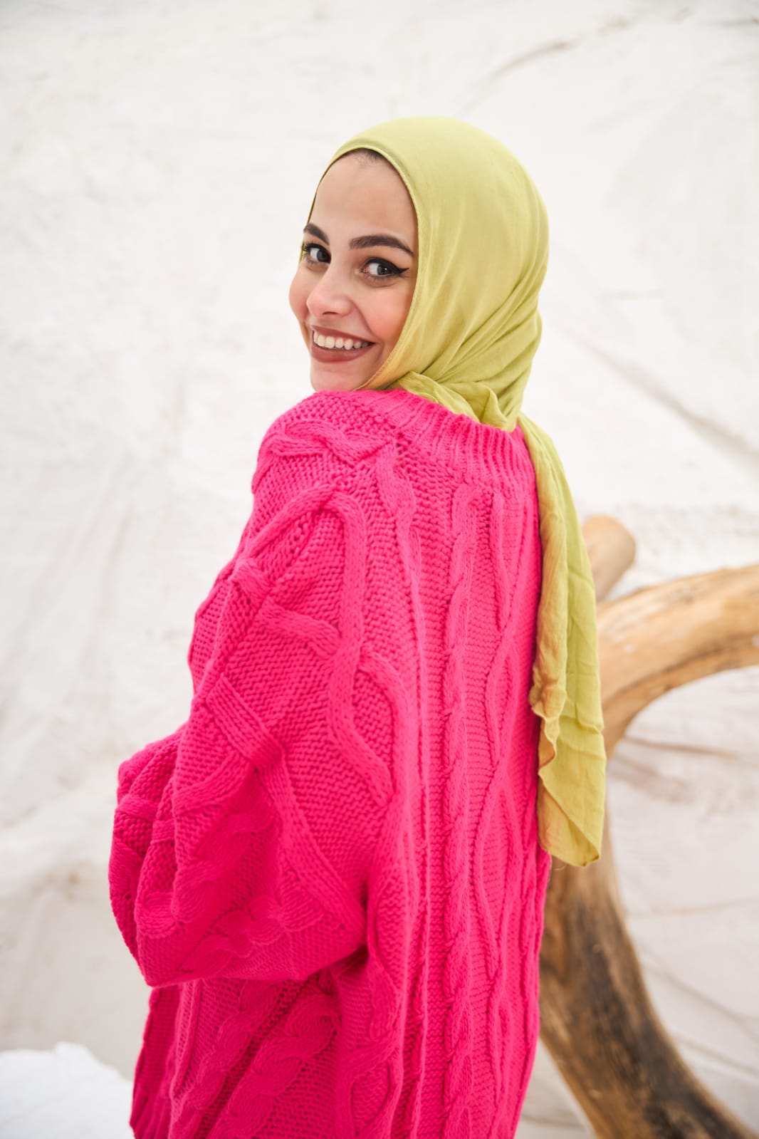 Cable-knit V-neck Sweater in Pink