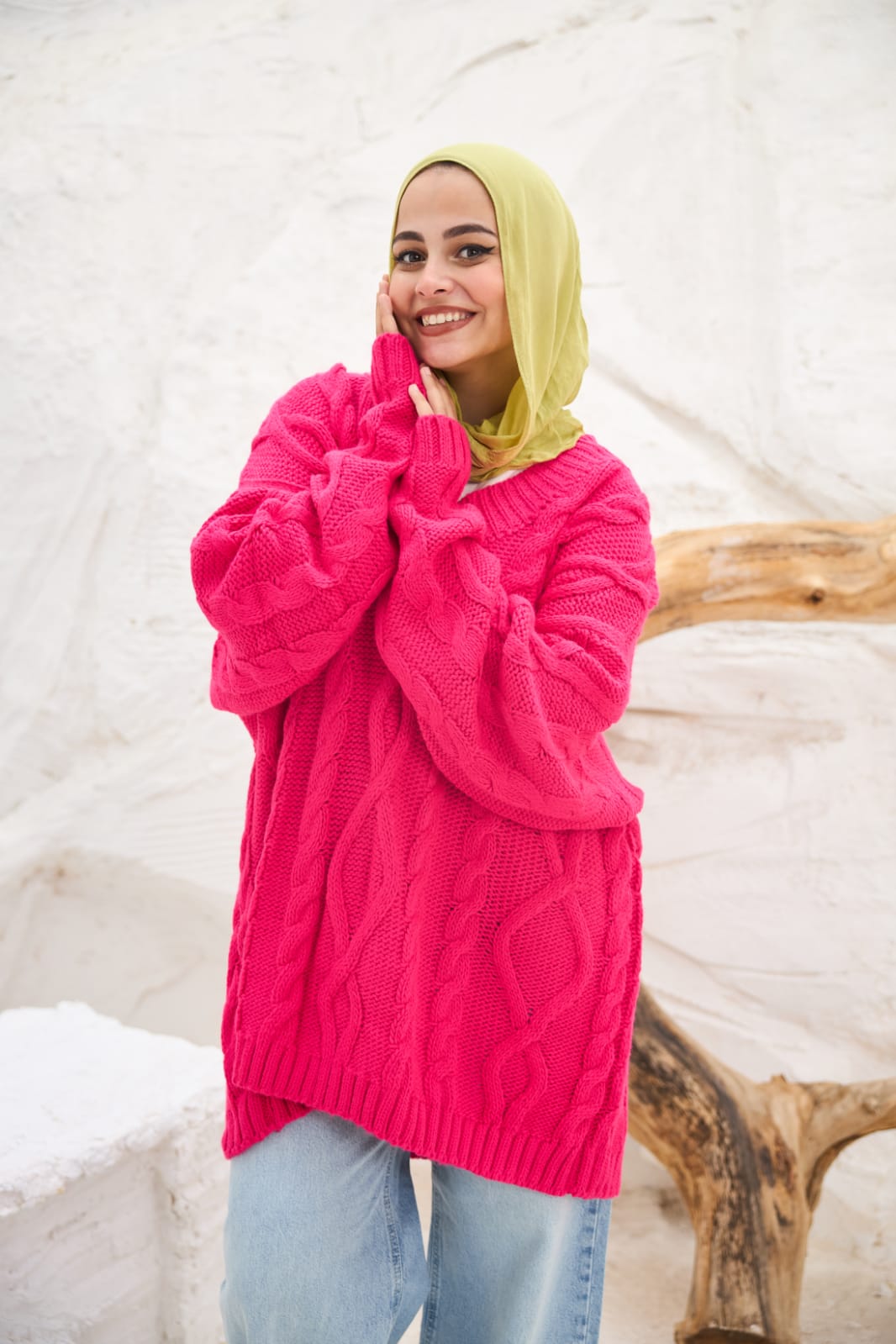 Cable-knit V-neck Sweater in Pink