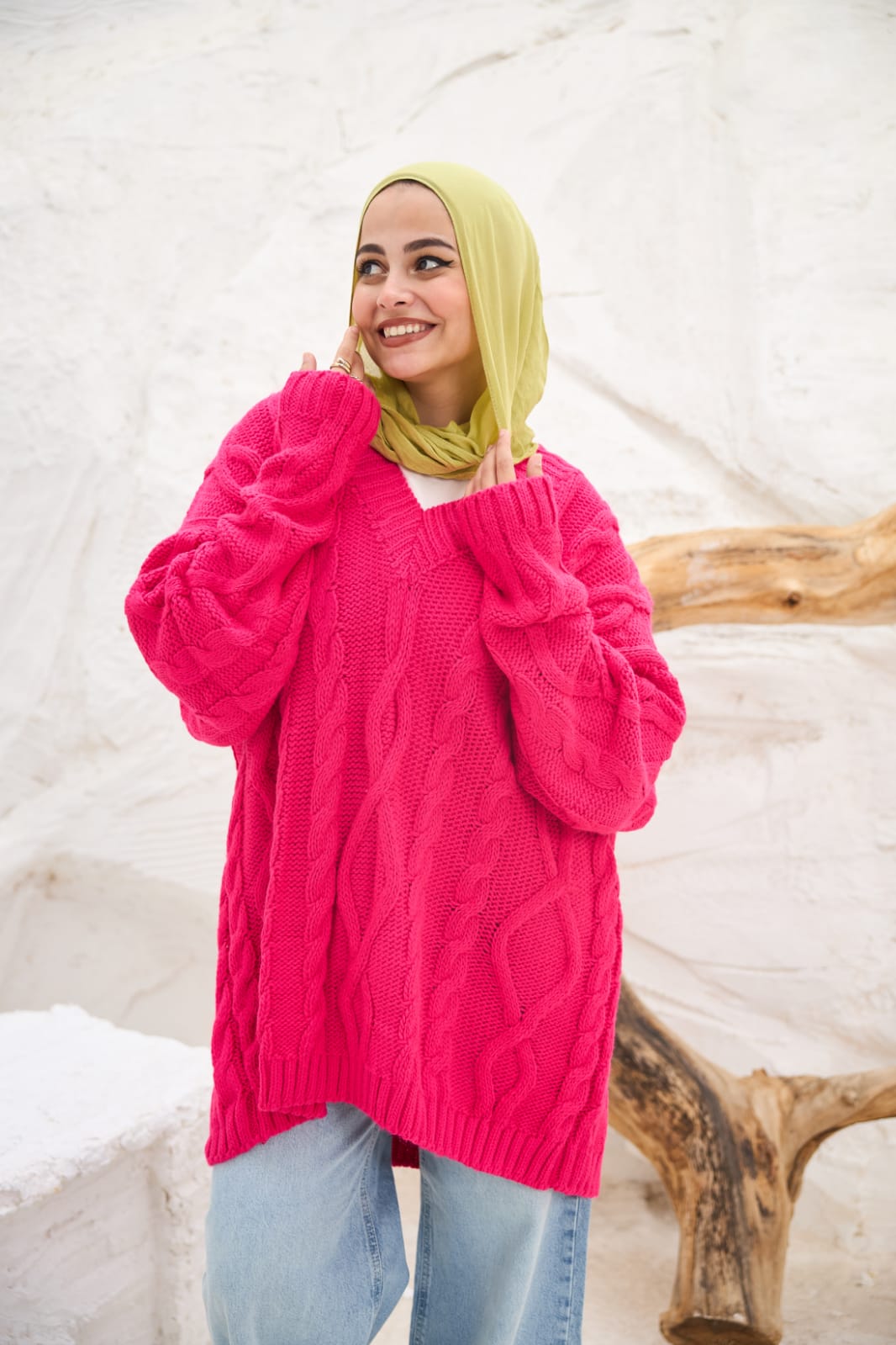 Cable-knit V-neck Sweater in Pink