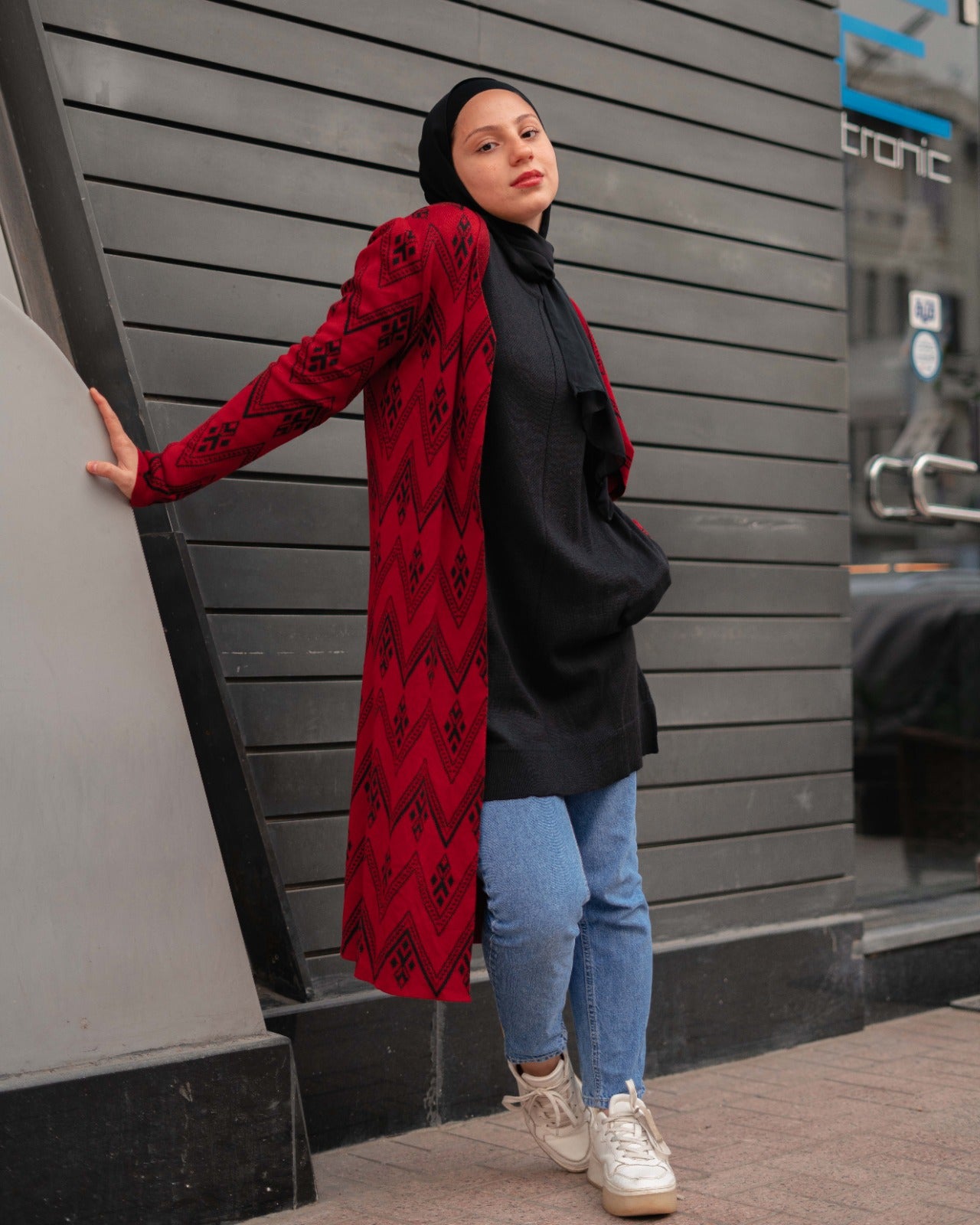 Zigzag Patterned Knitted Cardigan in Red