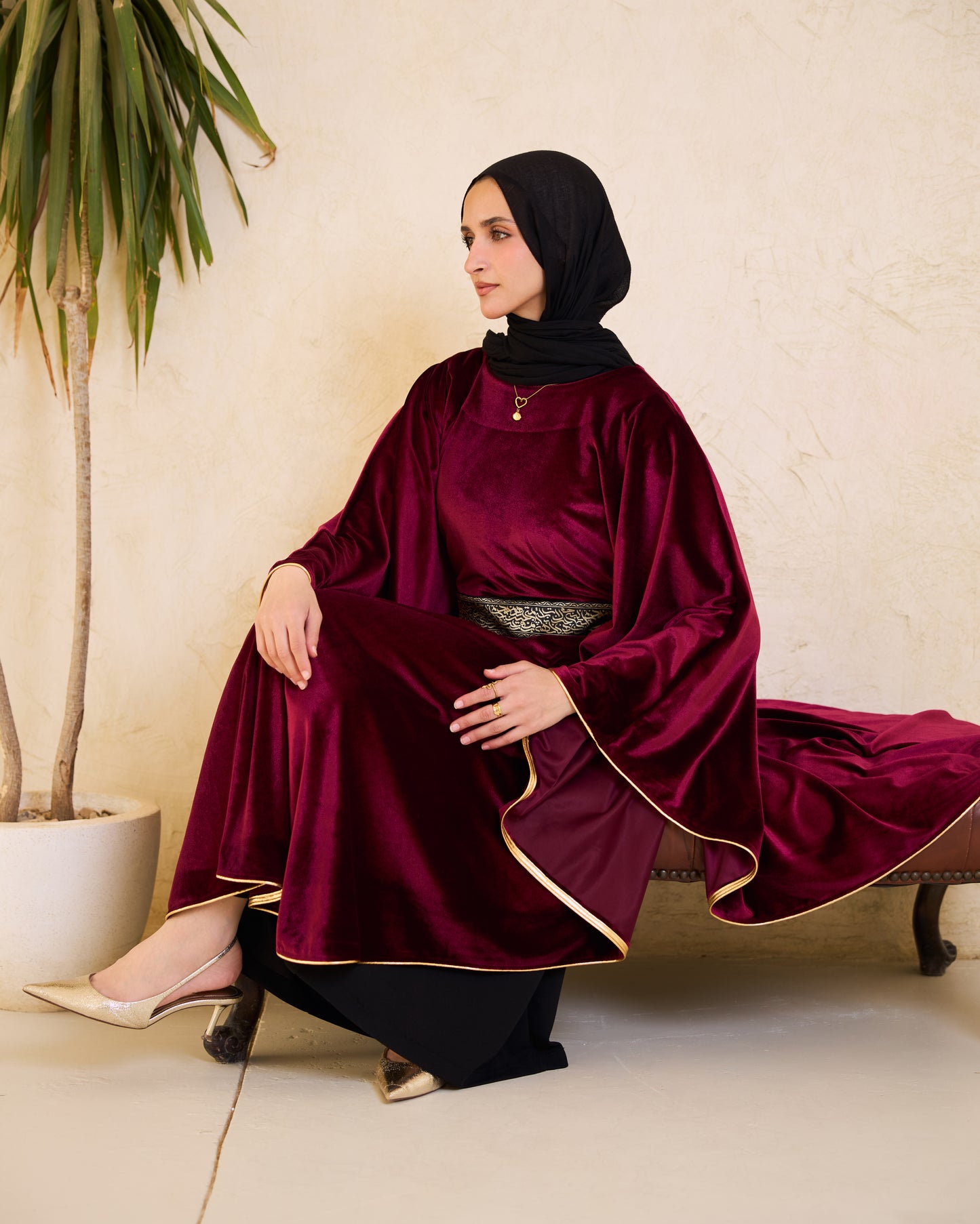 Majestic burgundy Velvet Cinched Kaftan – Ramadan Edition& Matching Clutch Set