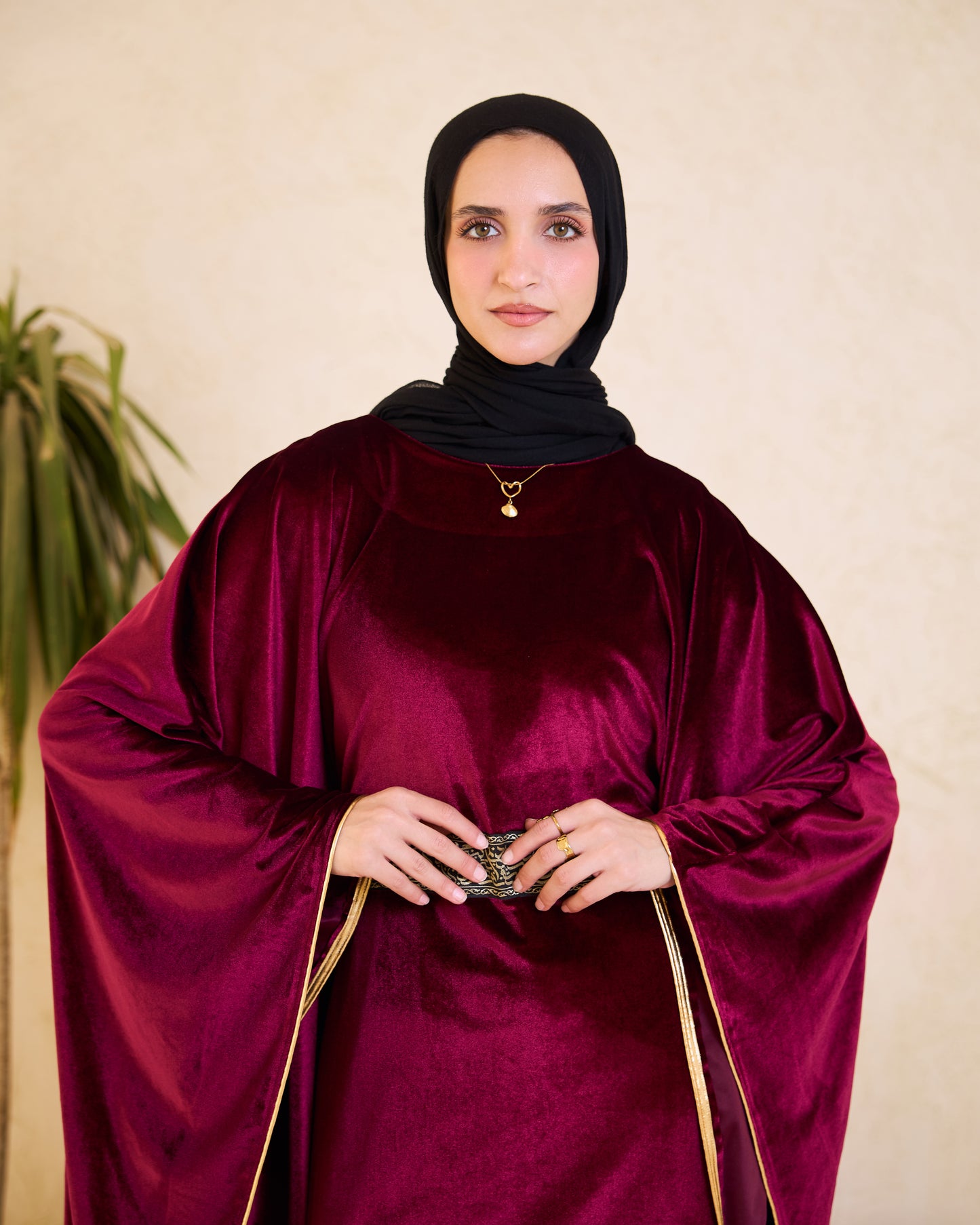 Majestic burgundy Velvet Cinched Kaftan – Ramadan Edition& Matching Clutch Set